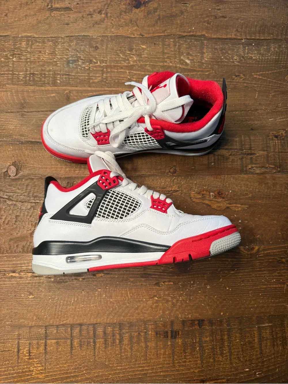 Jordan Men's White, Red & Black Retro Athletic Shoes